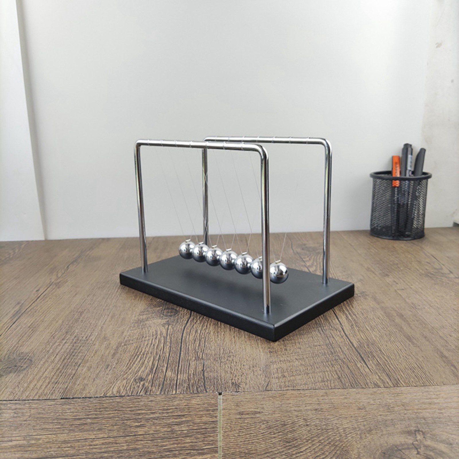 Newton Cradle Large - 7 Ballen Monteur Curve Newton Slinger
