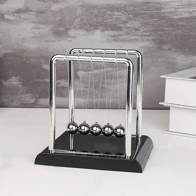 Newton Cradle Large - Newton Slingerbalansballen: Stijlvol Bureaudecor En Educatief